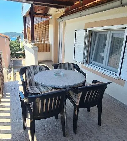 Apartman Tina דירה