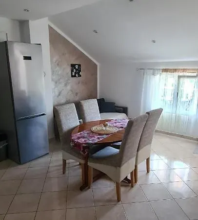 Apartman Tina * סבטי פיליפ אי ג'קוב