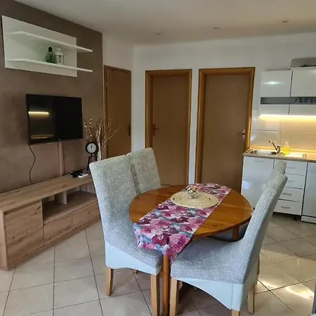 Apartman Tina 아파트 *